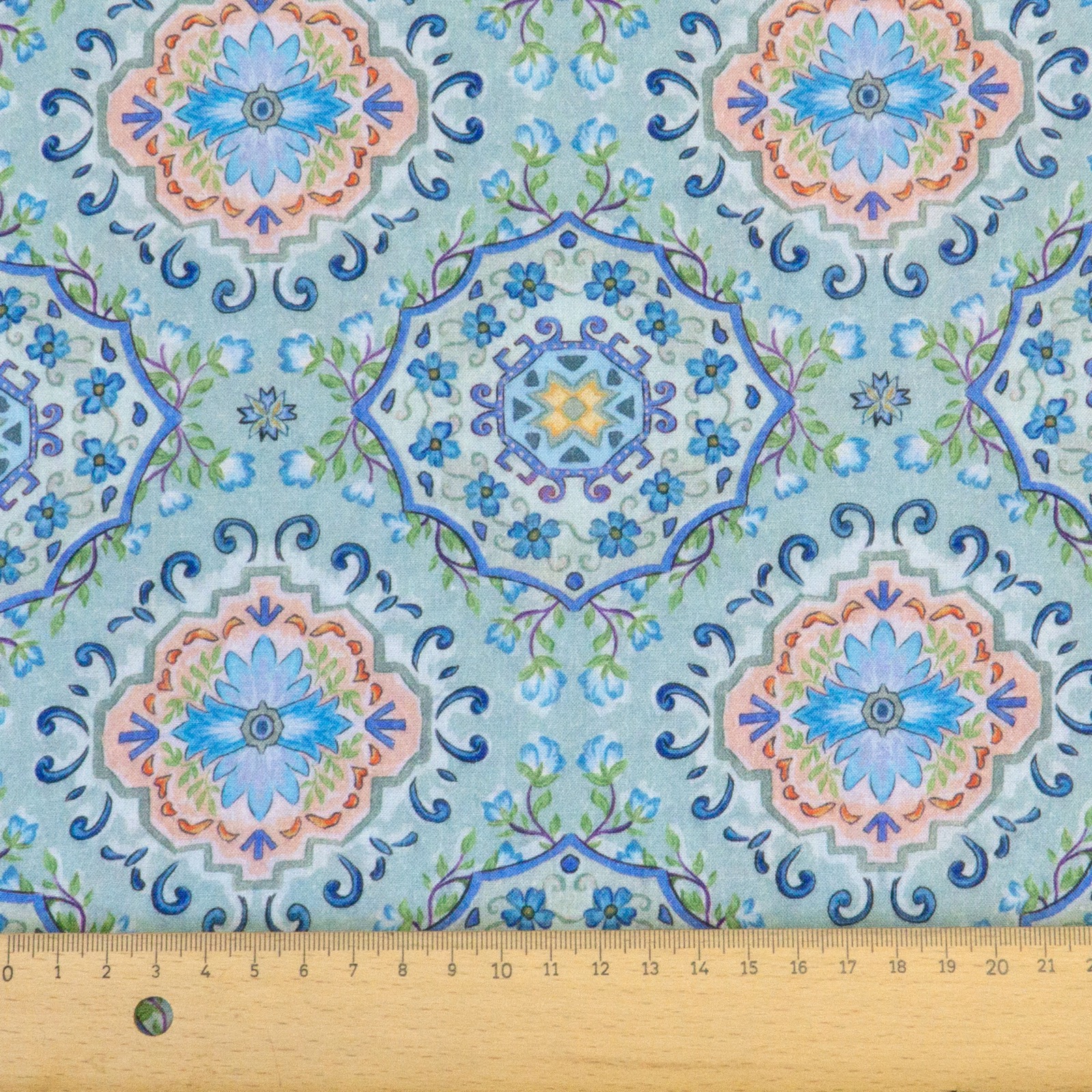 Viskosestoff, Javanaise, rosa, blautöne, rot, grün, ornamental gemustert – Bild 5