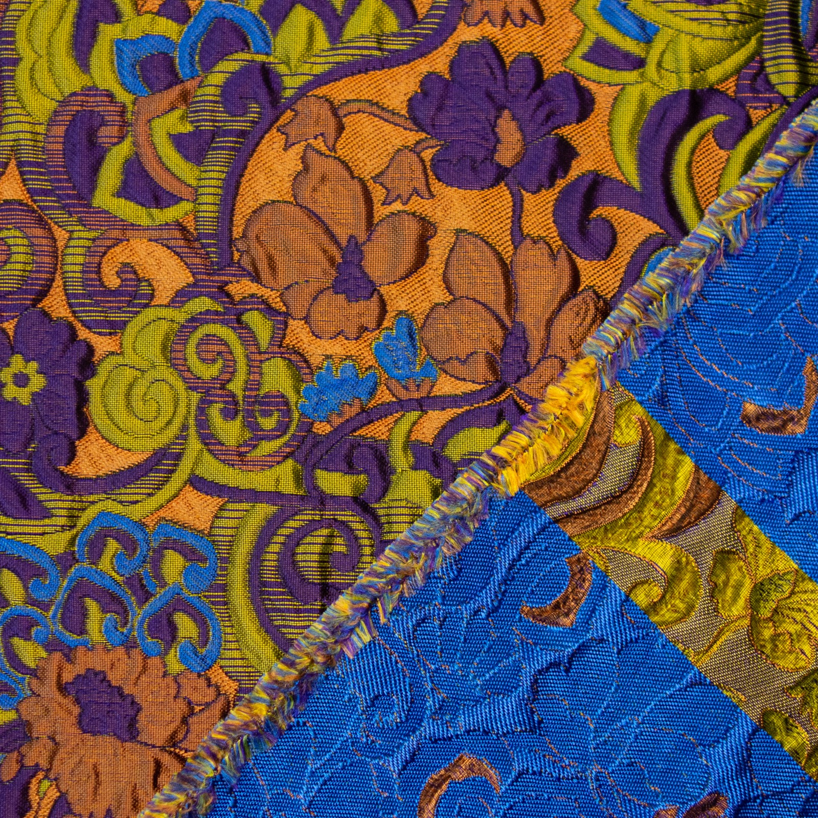 edler Matelassé, florale Motive, orange, lila, gold, royalblau