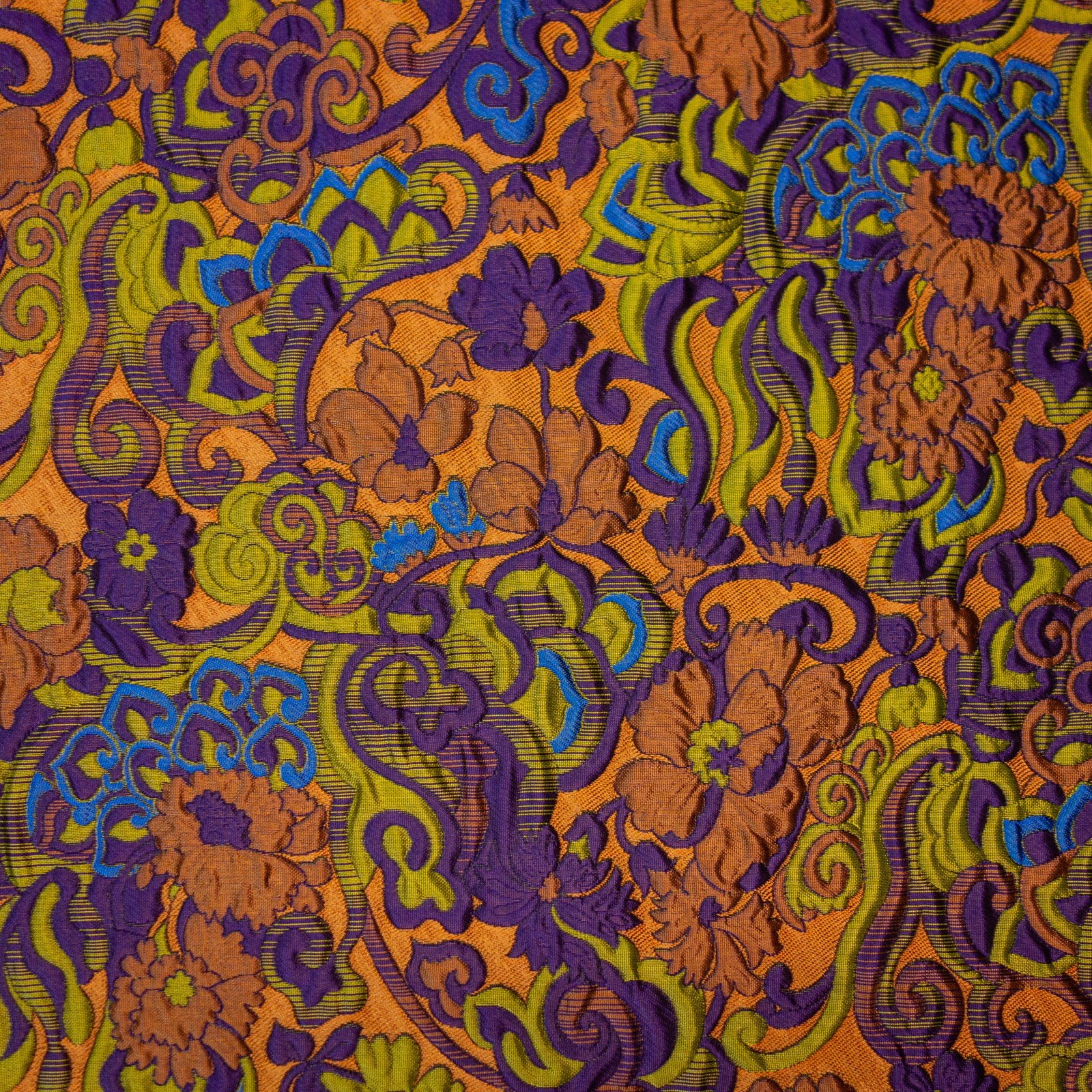 edler Matelassé, florale Motive, orange, lila, gold, royalblau