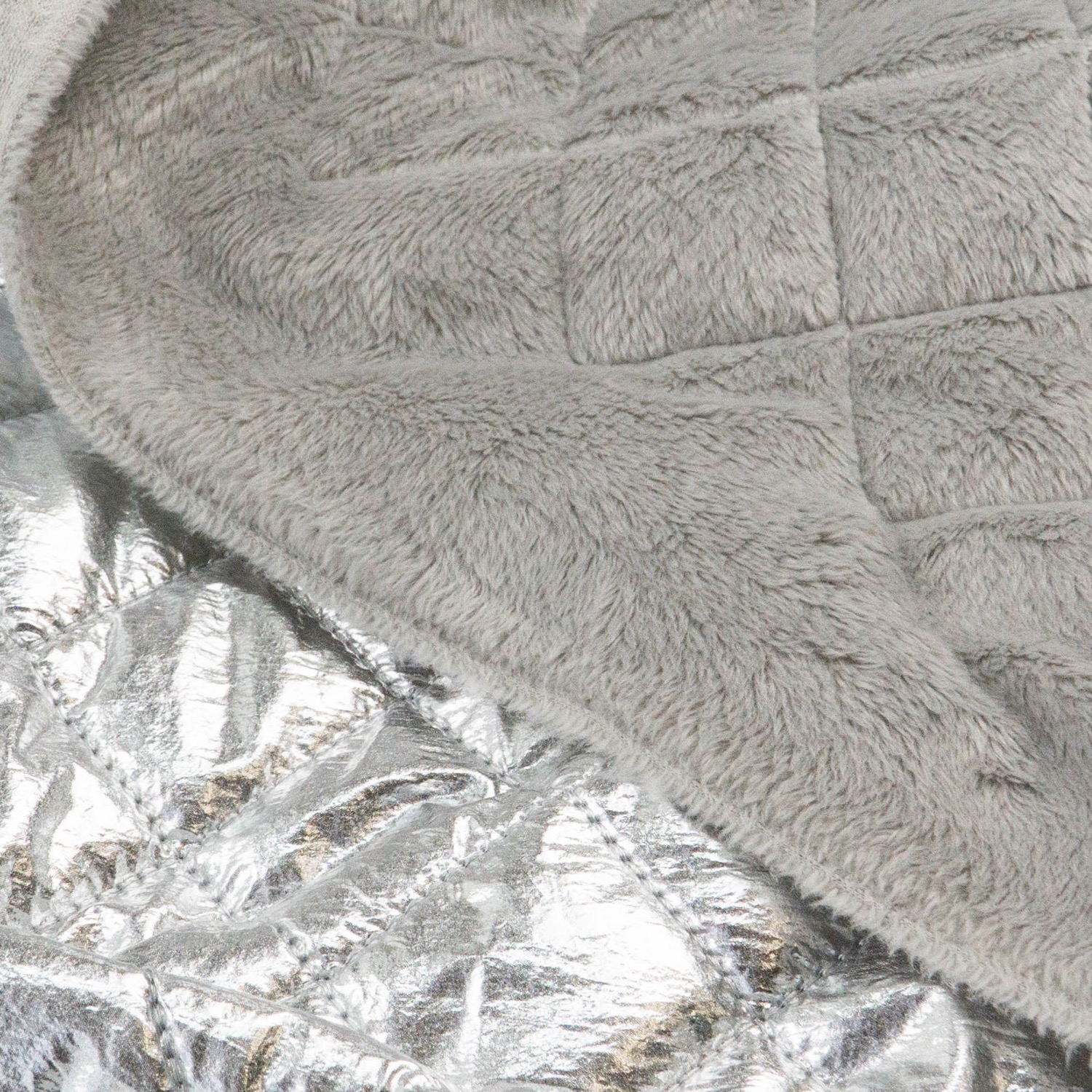 Steppstoff, Fleecestoff, silber, hellgrau, Glanzeffekt, uni – Bild 4