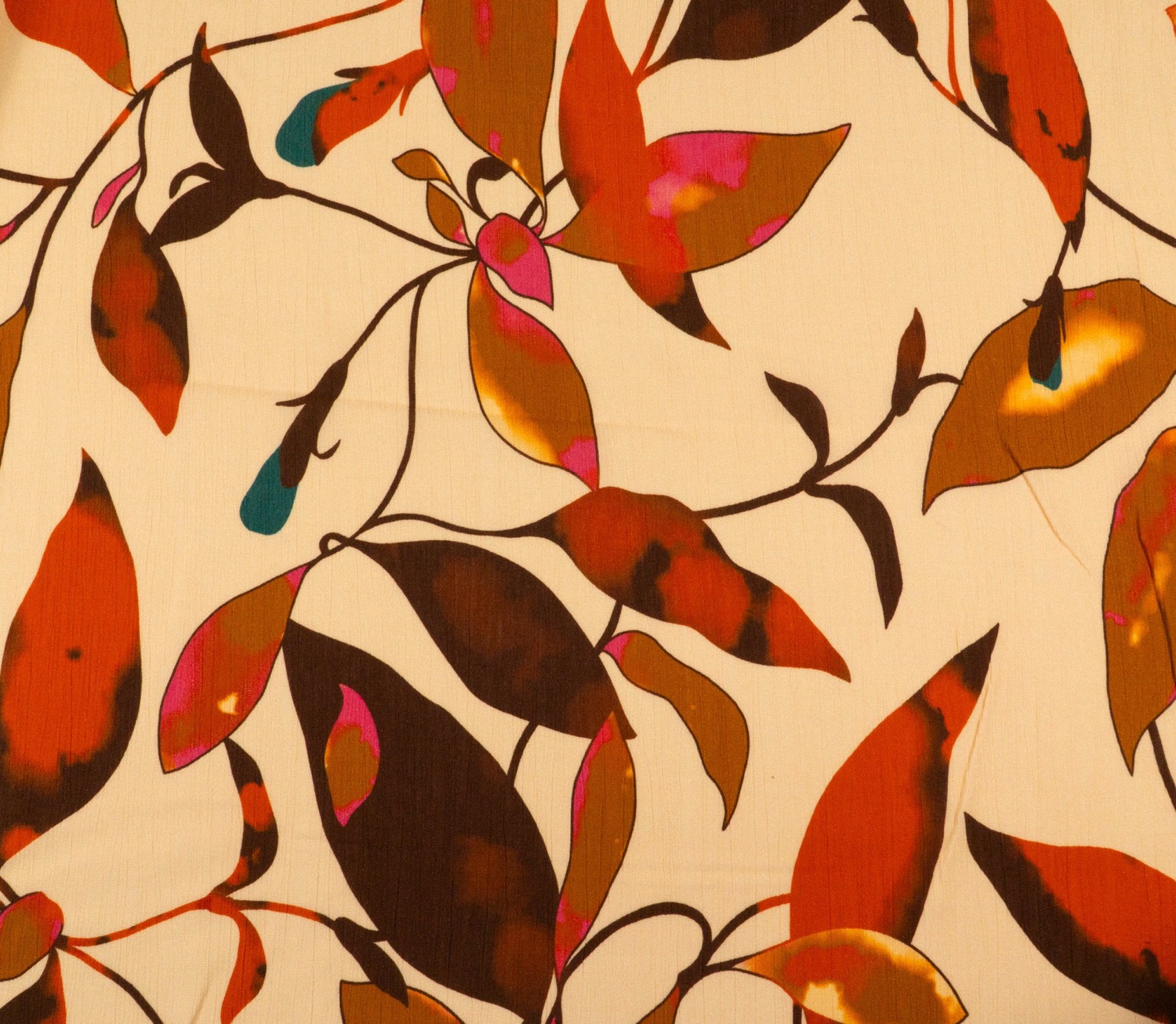 Viskosestoff, Crêpe, pfirsich, brauntöne, pink, florale Motive, leicht gecrasht – Bild 4
