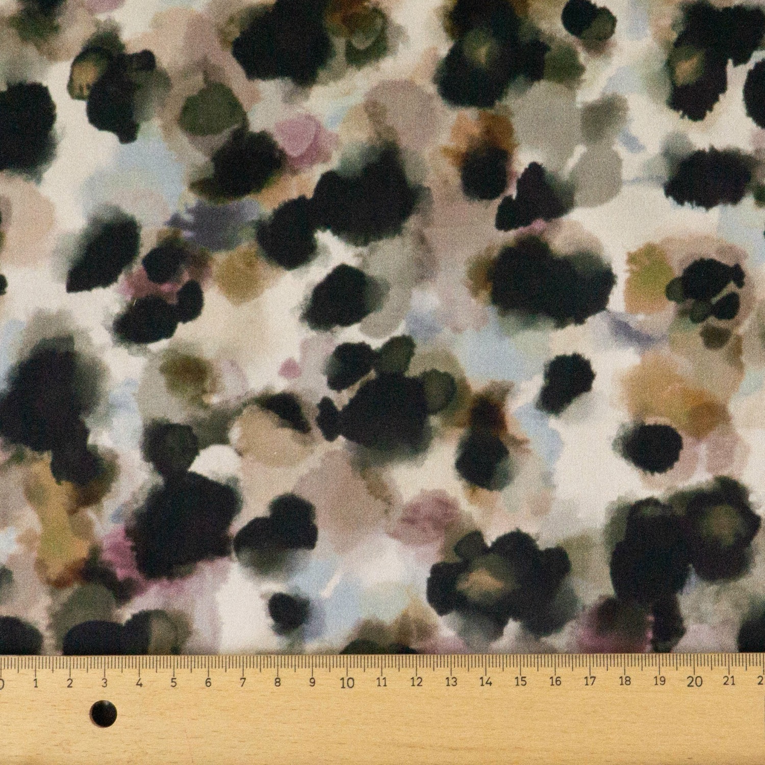 Leichter Baumwollstoff, Satin, grautöne, graugrün, schwarz, beere, abstrakt gemustert – Bild 5