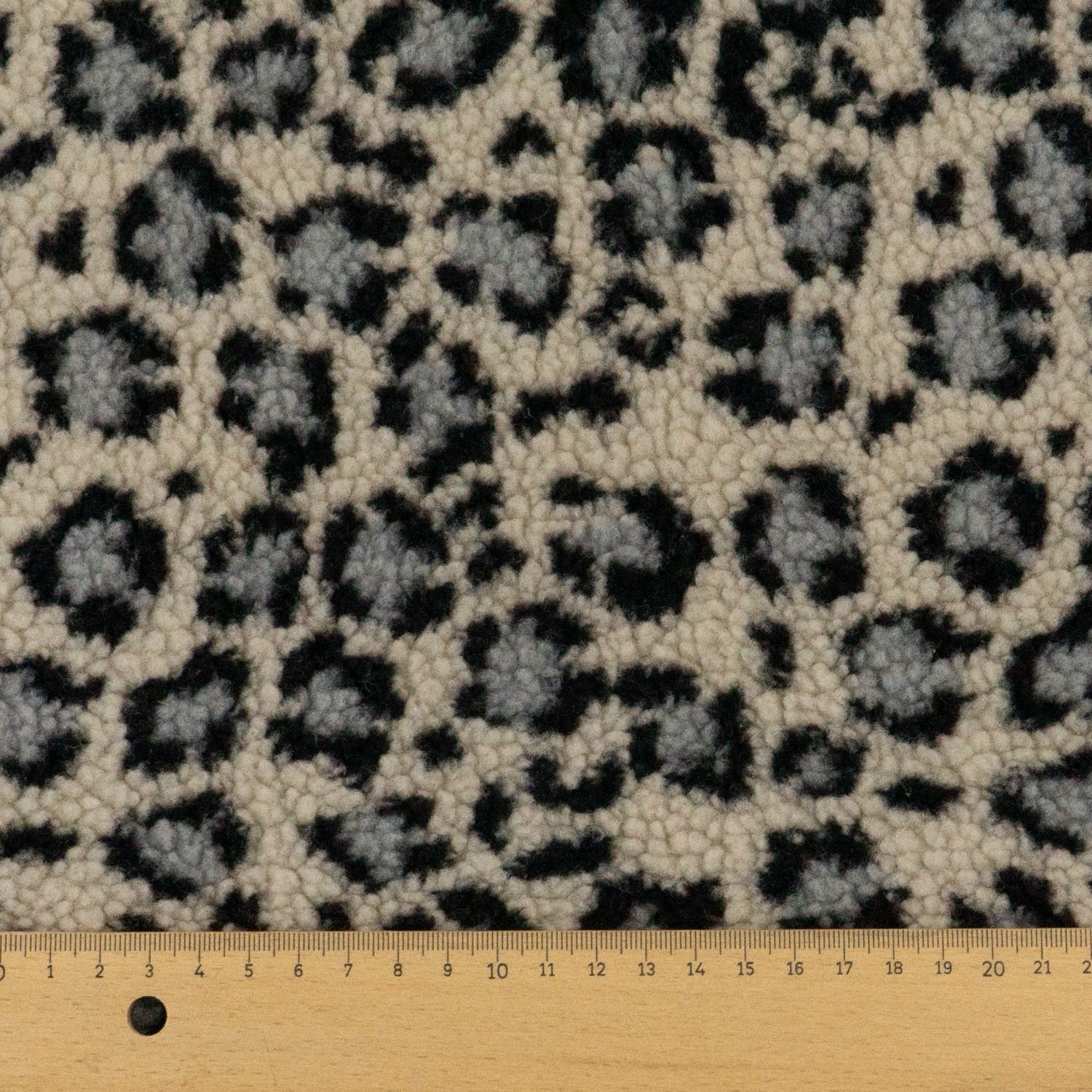 Plüschstoff, beigegrau, schwarz, grau, Animal-Muster – Bild 5