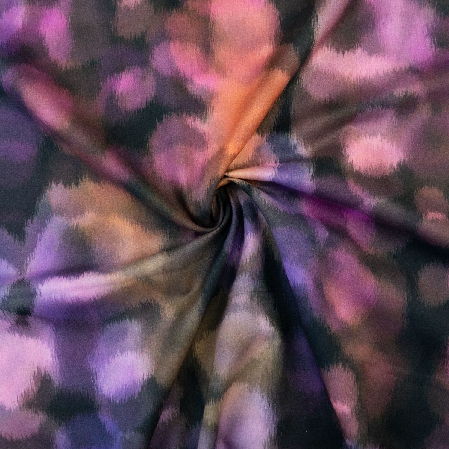 Baumwollstoff, Popeline, schwarz, lilatöne, rosatöne, abstrakt gemustert