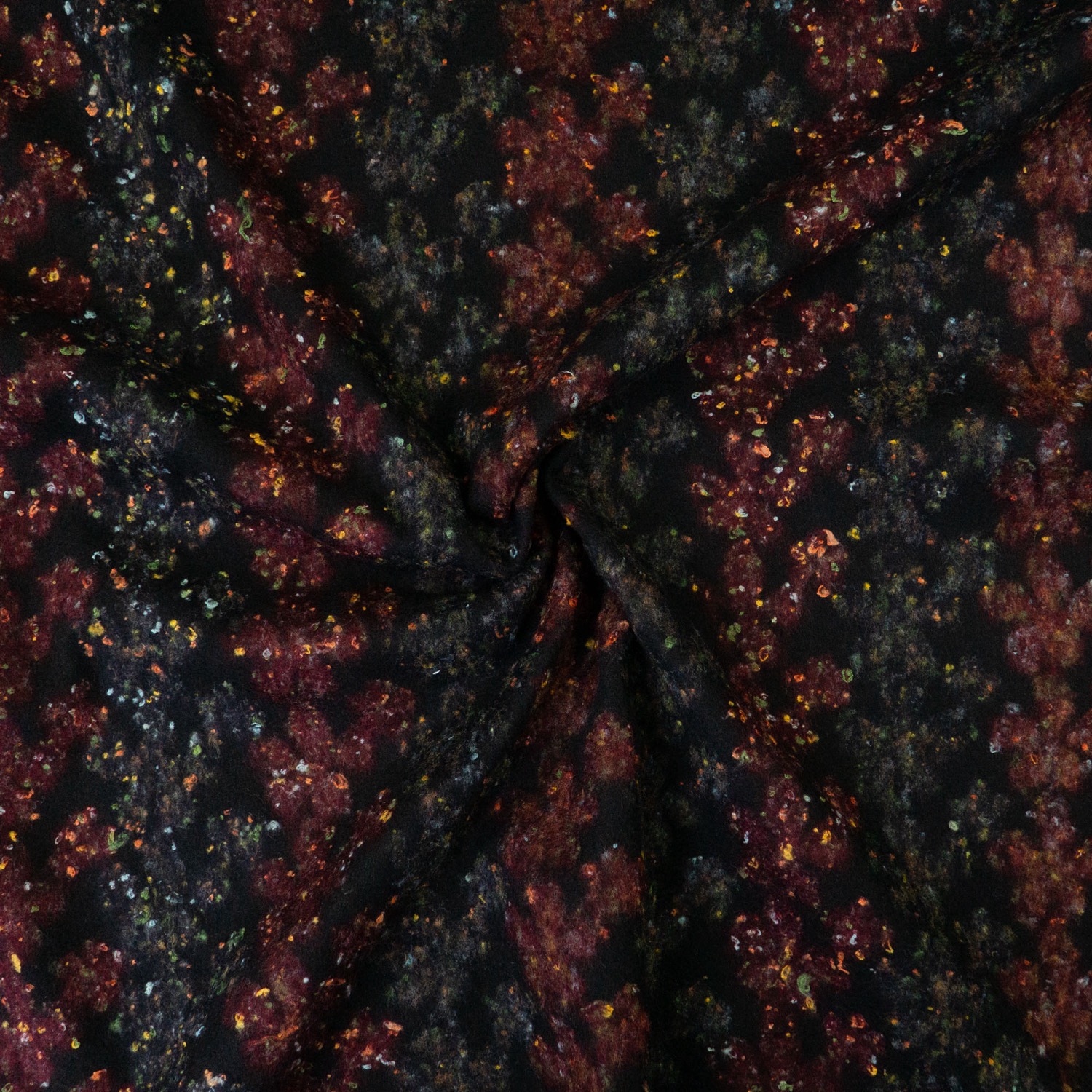 Jacquard, schwarz, dunkelrot, blautöne, grüntöne, florale Motive