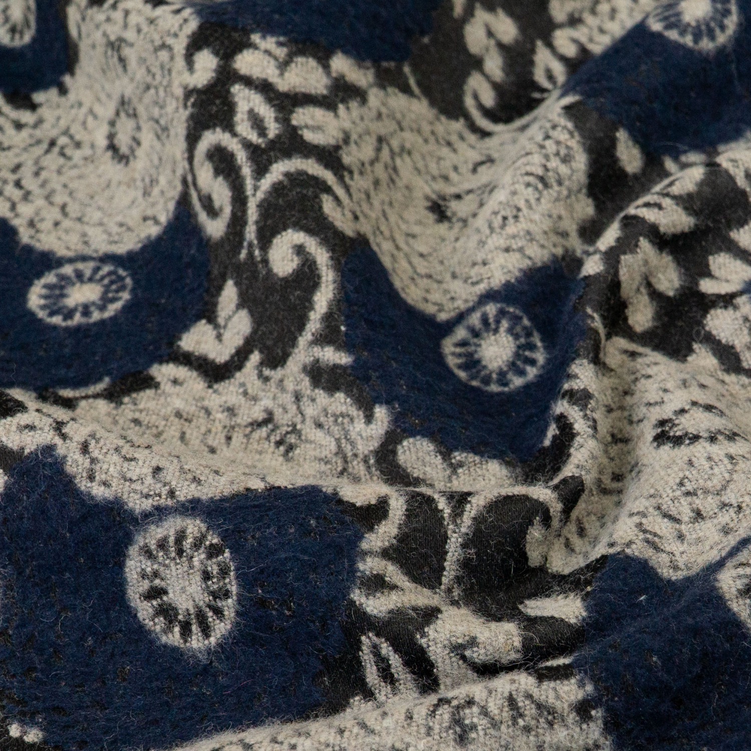 Jacquard, dunkelblau, schwarz, beigegrau, floral gemustert – Bild 3